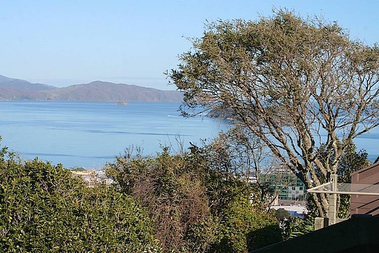 2/30 London Road, Korokoro, Lower Hutt - Carousel 1