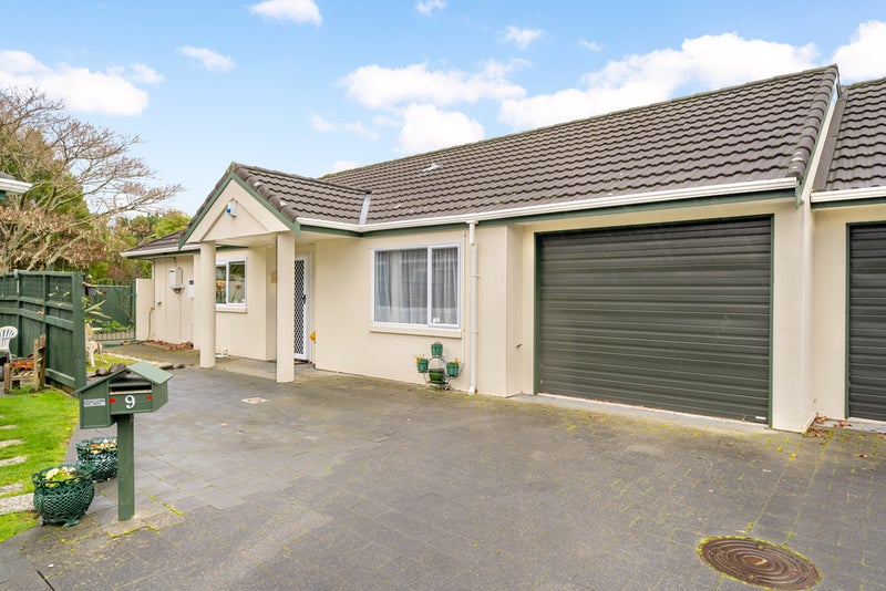 9 Millwood Place, Silverstream, Upper Hutt - Carousel 1