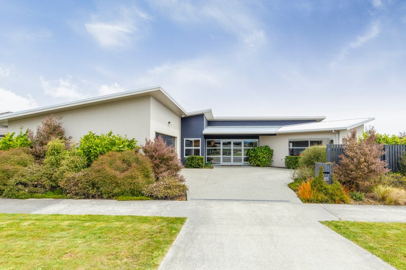 25 Johnstone Drive, Fitzherbert, Palmerston North - Carousel 1