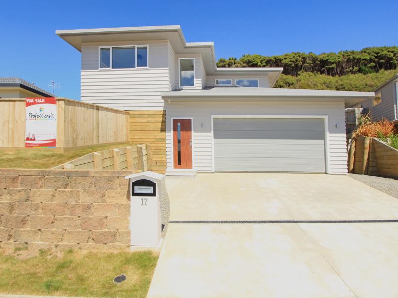 17 Kawatiri Grove, Wainuiomata, Lower Hutt - Carousel 1