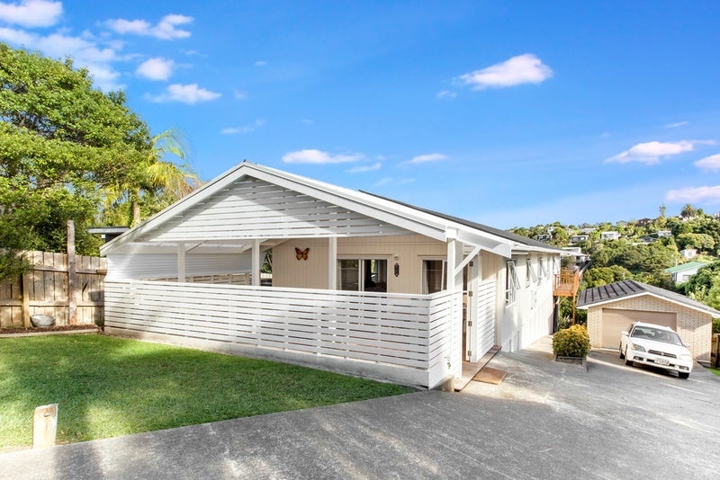 13 Jellicoe Parade, Surfdale, Waiheke Island - Carousel 1