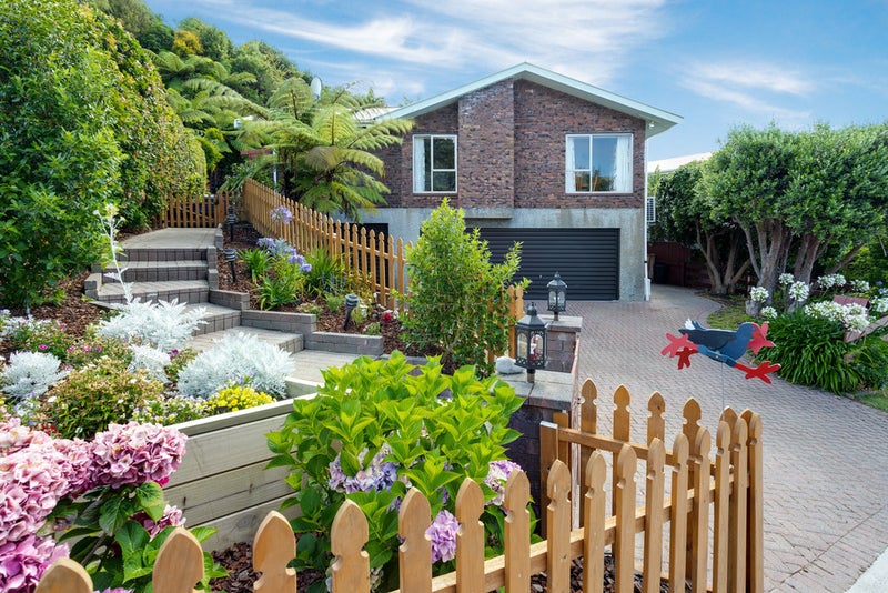 18 Rondane Place, Tirohanga, Lower Hutt - Carousel 1