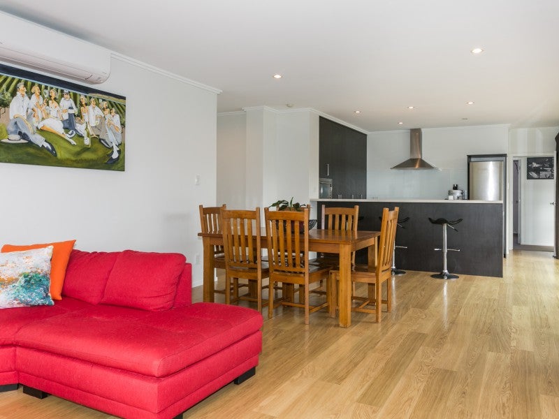 29 Greenlea Place, Frimley, Hastings - Carousel 2