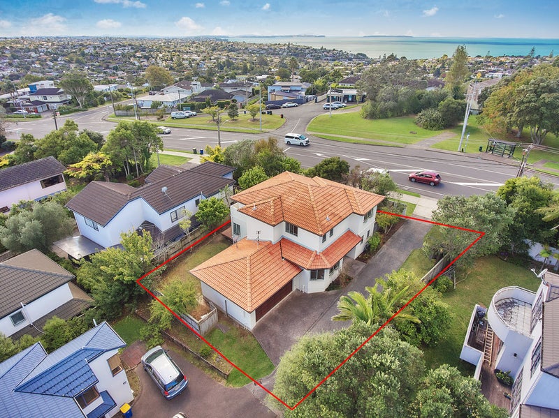 2/360 East Coast Road, Sunnynook, Auckland - Carousel 1