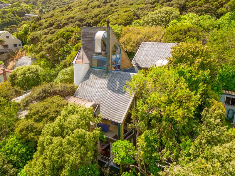 42 Cluny Road, Plimmerton, Porirua - Carousel 1