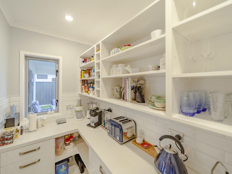 18 Drake Crescent, Awatoto, Napier - Carousel 2