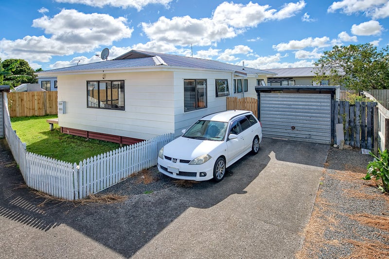 2/14 Templeton Place, Clendon Park, Auckland - Carousel 1