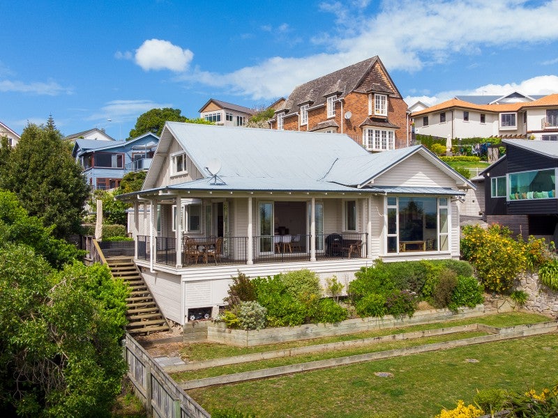 18 Roslyn Road, Bluff Hill, Napier - Carousel 1