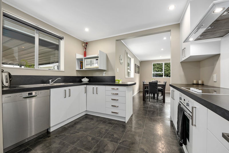 5A FREMONT GR, TOTARA PARK, UPPER HUTT - Carousel 1