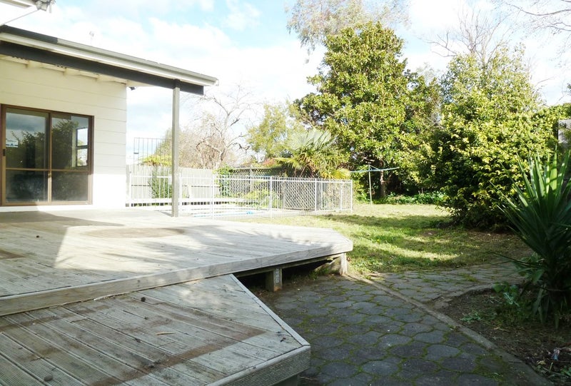 706 Avenue Road West, Saint Leonards, Hastings - Carousel 12