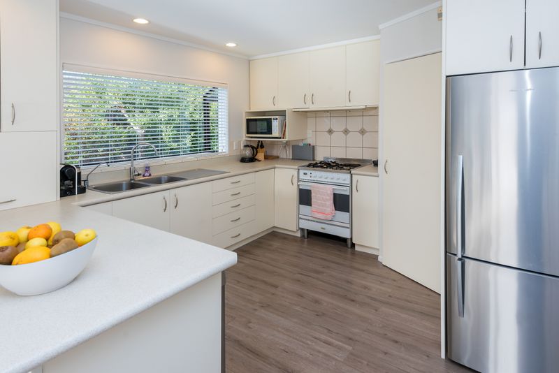 52 Dalwhinnie Parade, Highland Park, Auckland - Carousel 9