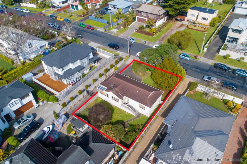 1/13 Quebec Road, Milford, Auckland - Carousel 2