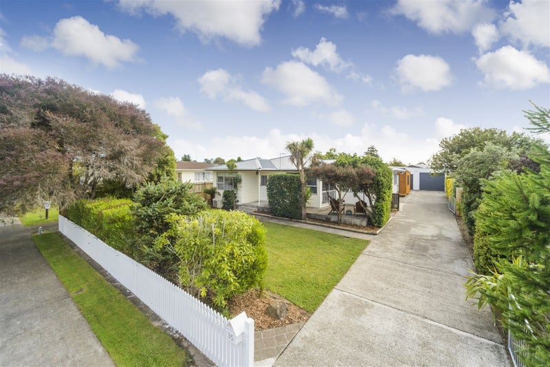 35 Geraldine Crescent, Cloverlea, Palmerston North - Carousel 1