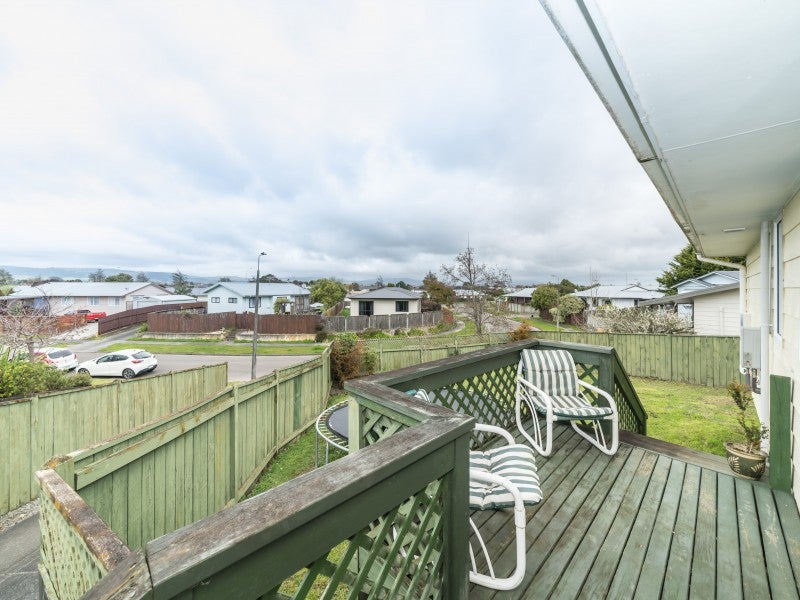 23 Dahlstrom Grove, Kelvin Grove, Palmerston North - Carousel 21