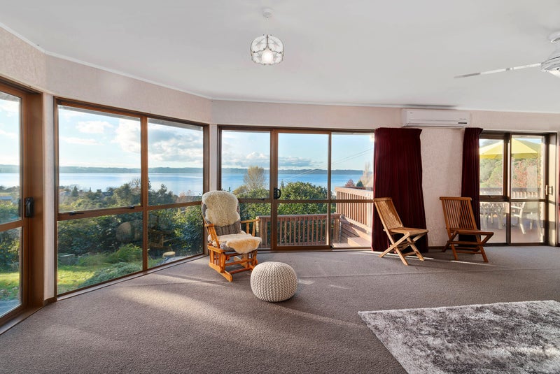 8 Aries Place, Kawaha Point, Rotorua - Carousel 1