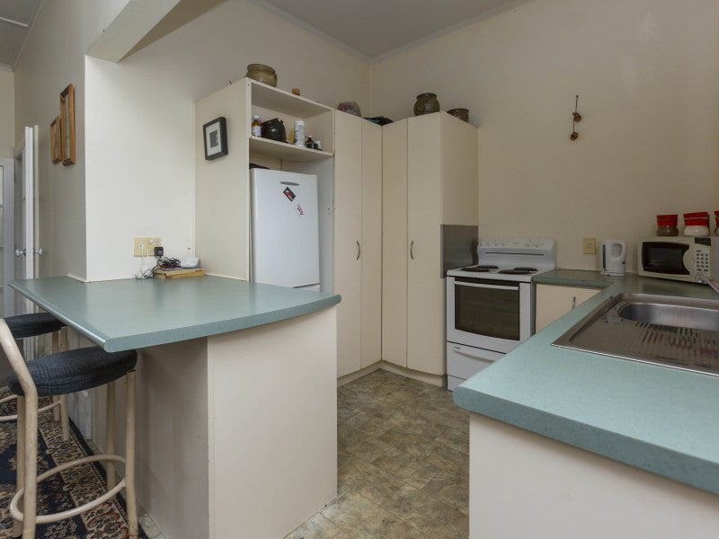 4 Phar Lap Grove, Trentham, Upper Hutt - Carousel 2