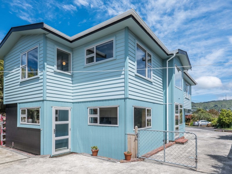 6 Brydon Way, Paparangi, Wellington - Carousel 1