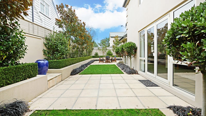 1 Gleneagles Terrace, Ilam, Christchurch - Carousel 2