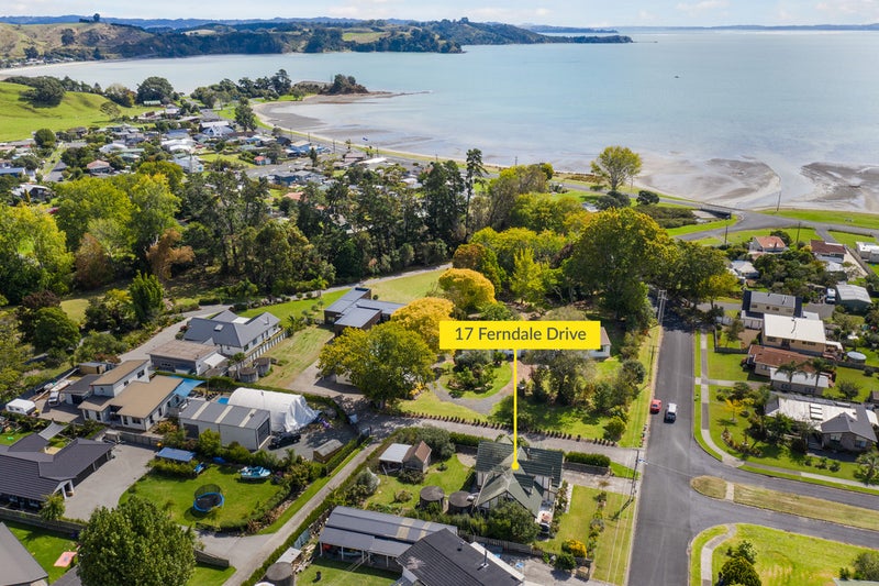 17 FERNDALE DRIVE, Kawakawa Bay, Auckland - Carousel 1