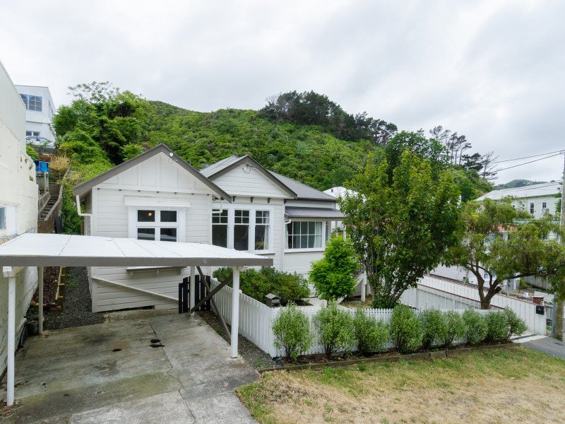 30 Ribble Street, Island Bay, Wellington - Carousel 2