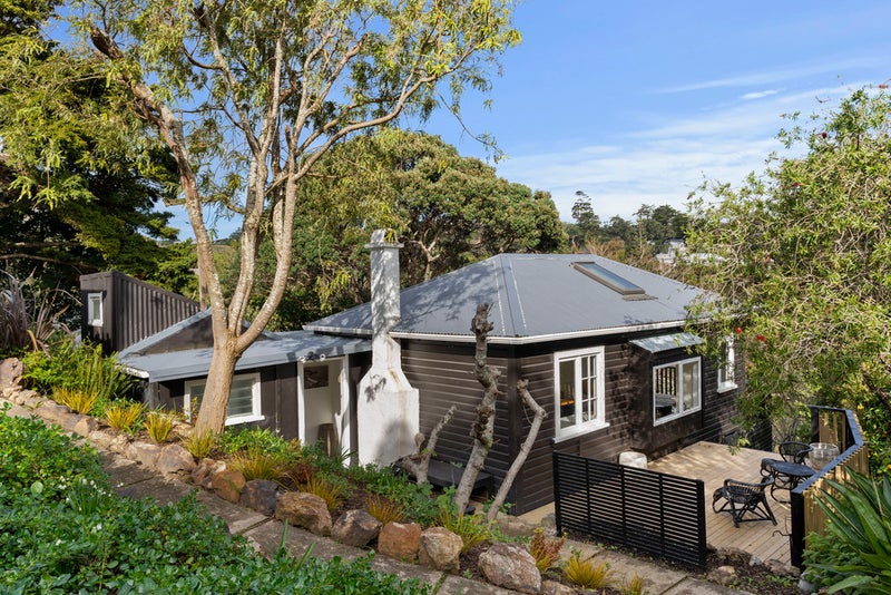 4 Matapana Road, Palm Beach, Waiheke Island - Carousel 1