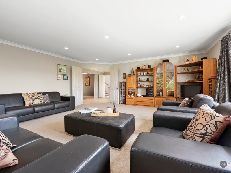 10 Pomare Road, Tirohanga, Lower Hutt - Carousel 2