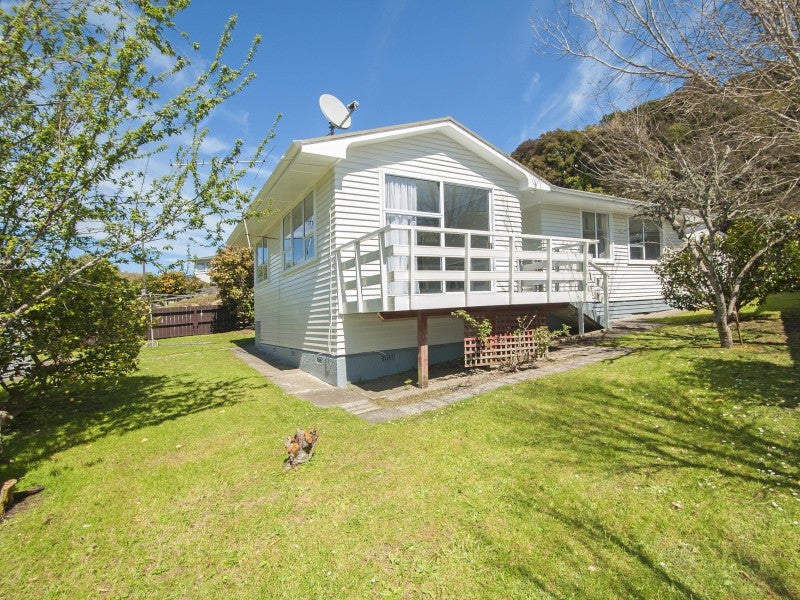4 Holborn Drive, Stokes Valley, Lower Hutt - Carousel 1