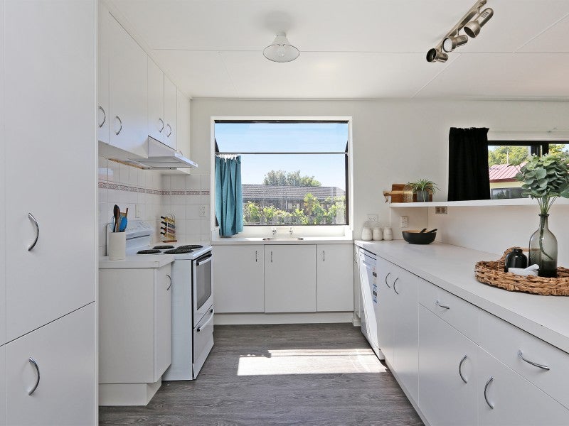 24 Whiting Crescent, Greenmeadows, Napier - Carousel 2