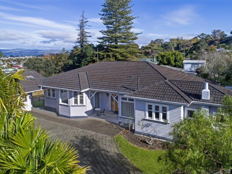 7 Hill Road, Whataupoko, Gisborne - Carousel 1