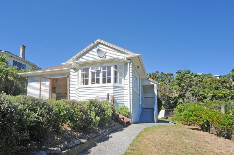 4 Kaihuia Terrace, Northland, Wellington - Carousel 1