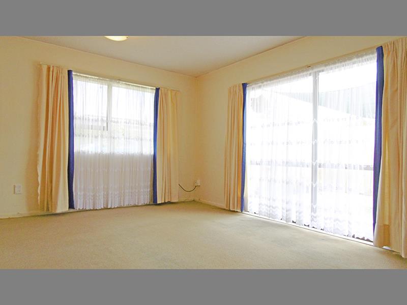 1/12 Malloy Place, Eastern Beach, Auckland - Carousel 2