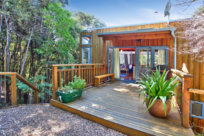 18 Scotts Terrace, Onetangi, Waiheke Island - Carousel 1