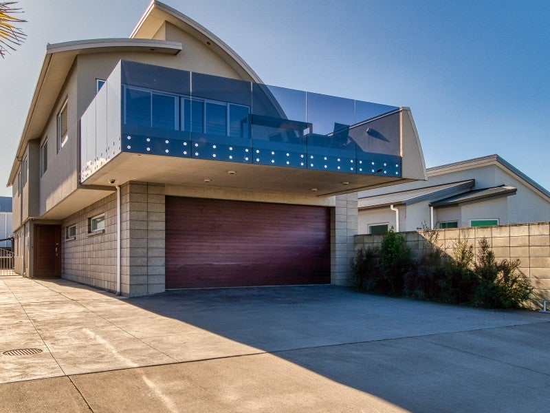 23 Meeanee Quay, Westshore, Napier - Carousel 1