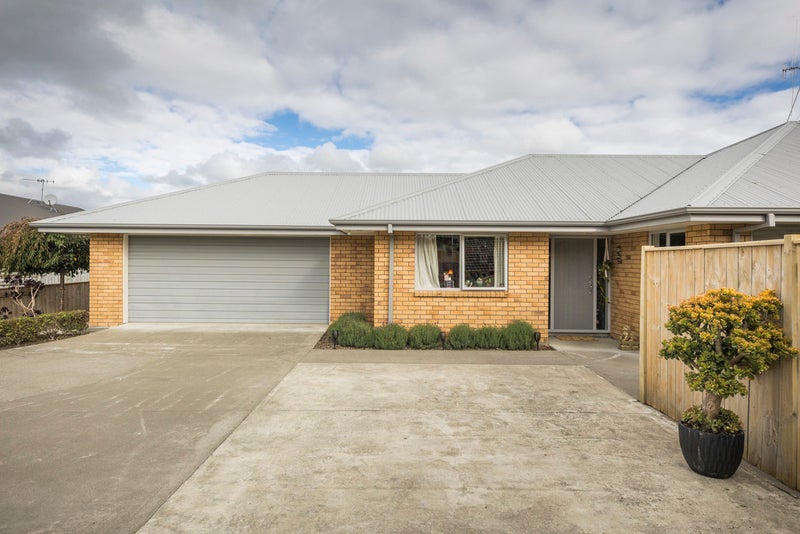9 Dryden Court, Kelvin Grove, Palmerston North - Carousel 2