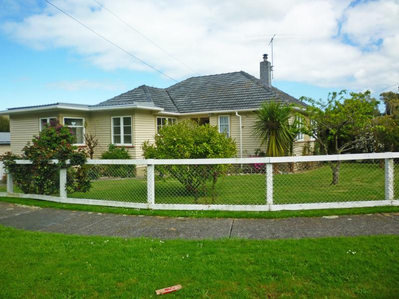31 Rimu Street, Naenae, Lower Hutt - Carousel 1