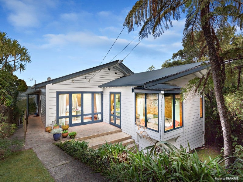 17 Highbury Crescent, Highbury, Wellington - Carousel 2