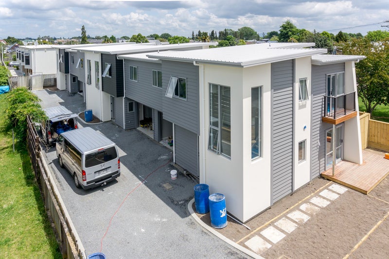 1/144 Old Farm Road, Hamilton East, Hamilton - Carousel 1