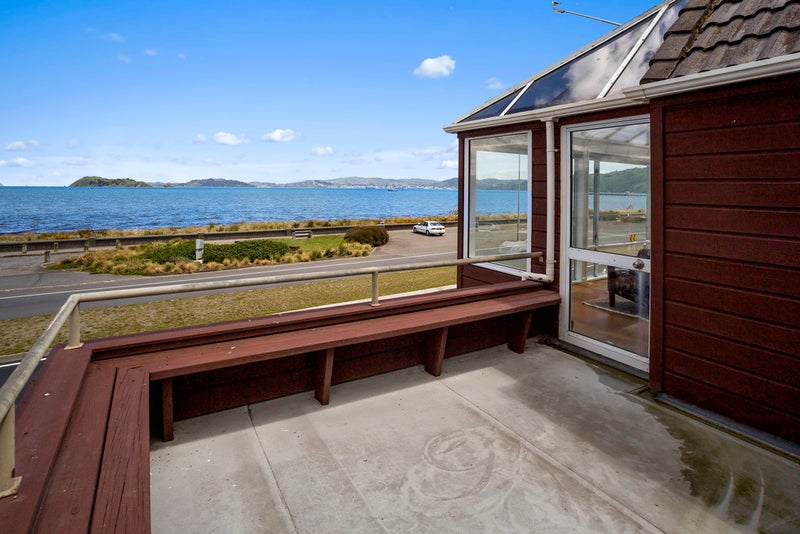 159 The Esplanade, Petone, Lower Hutt - Carousel 1