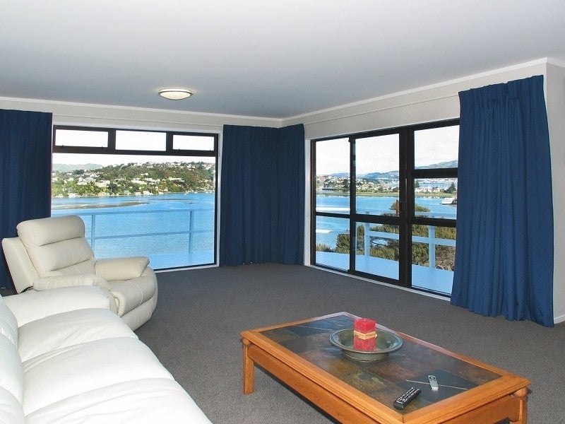 40 Penryn Drive, Camborne, Porirua - Carousel 1