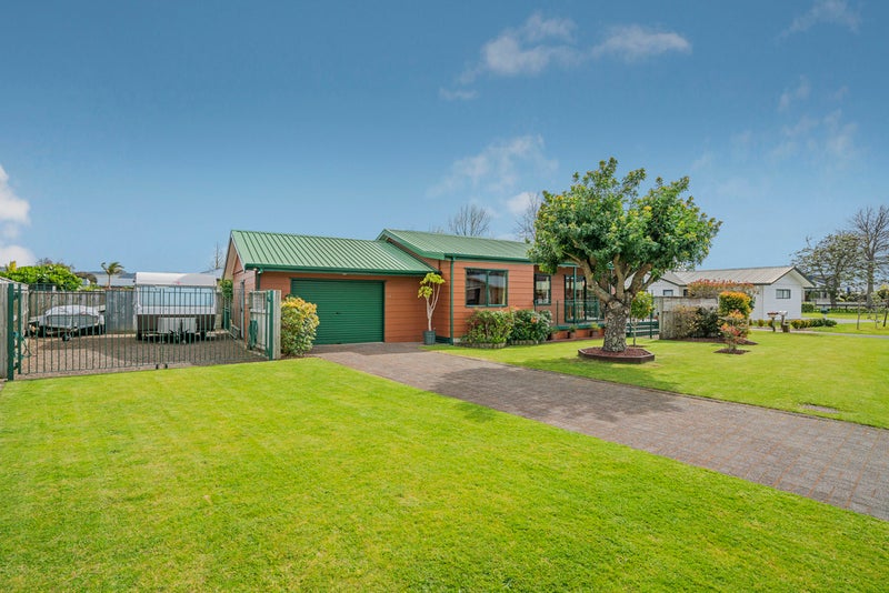 25 Cholmondeley Crescent, Whitianga, Whitianga - Carousel 1