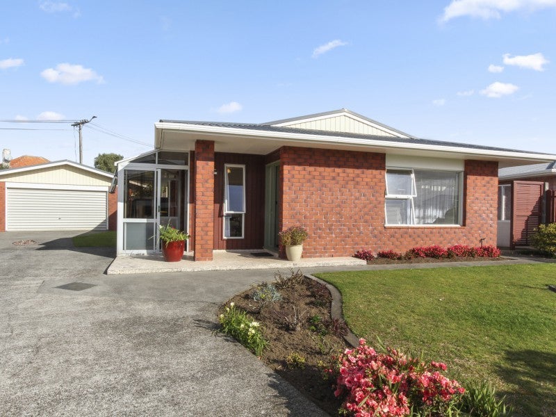 9 Carver Place, Lynmouth, New Plymouth - Carousel 1