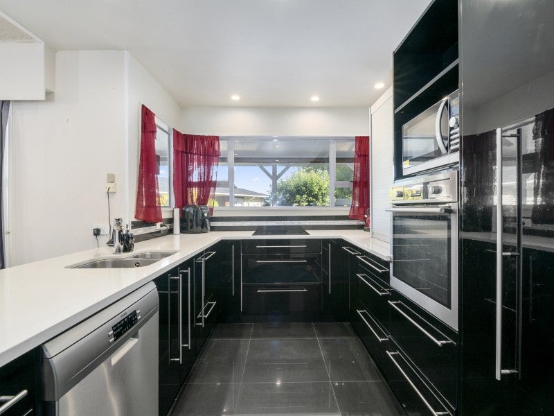 19 Terry Crescent, Milson, Palmerston North - Carousel 2