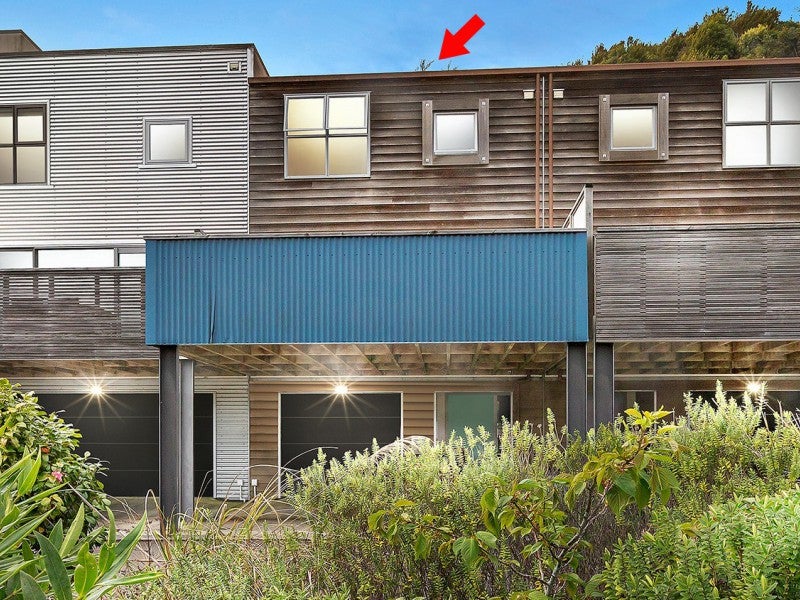 16 Saddleback Grove, Karori, Wellington - Carousel 1