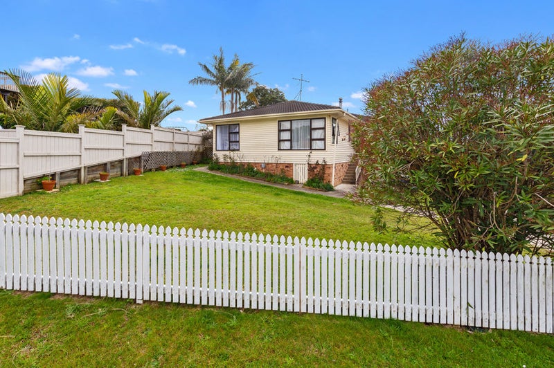 6 Advene Road, Cockle Bay, Auckland - Carousel 1