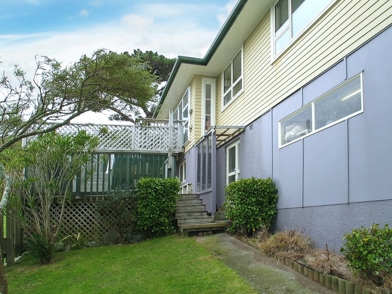 3 Bronwyn Way, Paparangi, Wellington - Carousel 23
