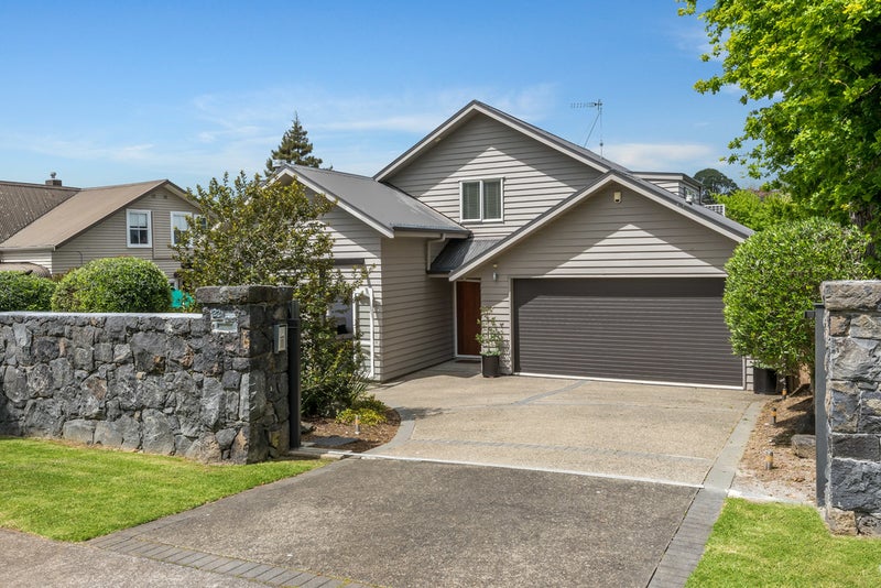 22A Masefield Street, Cockle Bay, Auckland - Carousel 1