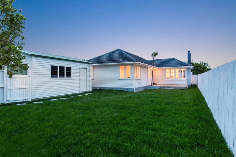 28 Kervil Avenue, Te Atatu Peninsula, Auckland - Carousel 2
