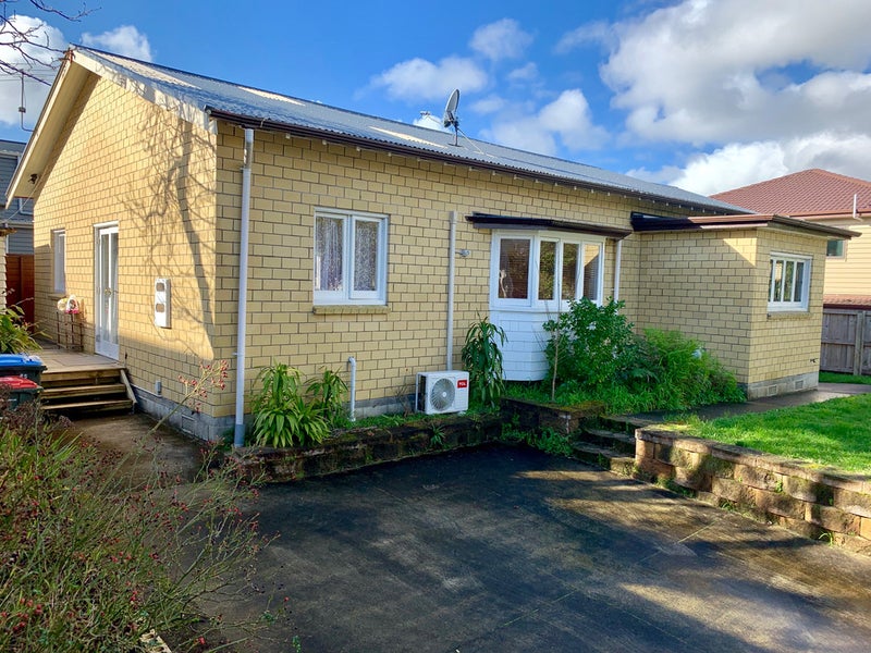 1B Fernleigh Avenue, Royal Oak, Auckland - Carousel 1