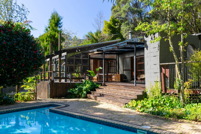 9 Waerenga Place, Titirangi, Auckland - Carousel 1