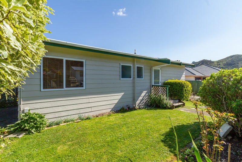 2/5 Glenbrook Grove, Naenae, Lower Hutt - Carousel 2